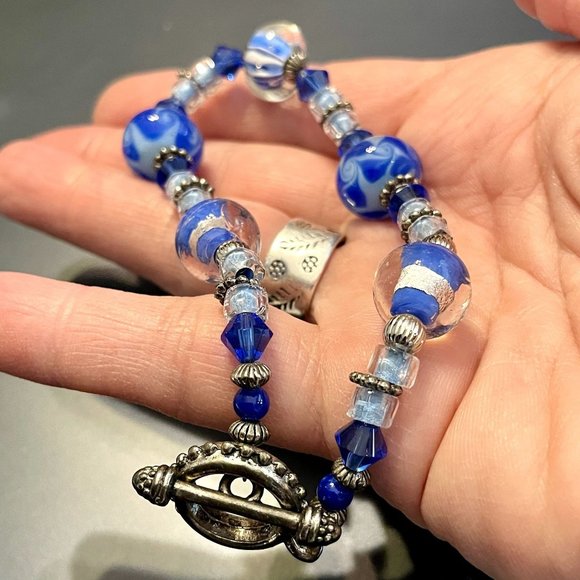 Stunning Blue & White Art Glass Beaded Toggle Bracelet - Picture 5 of 7